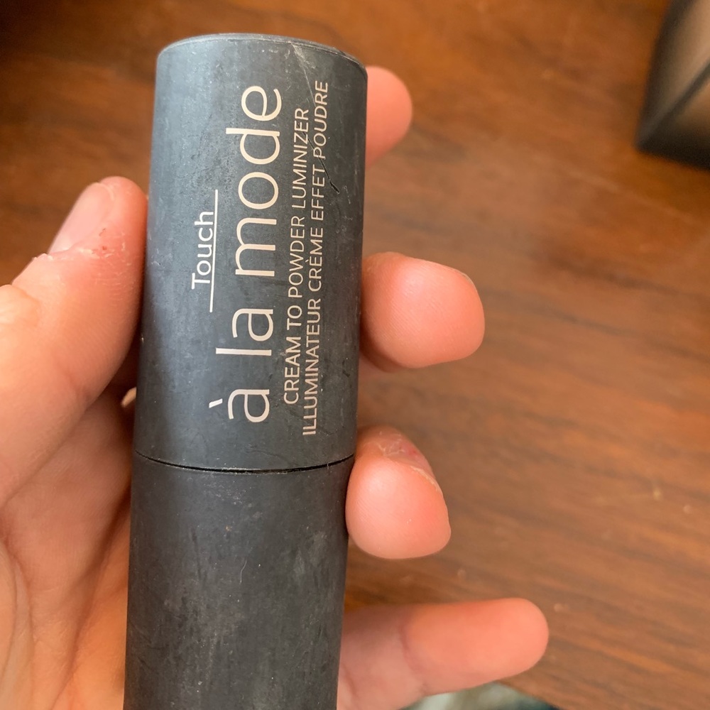 Younique luminizer